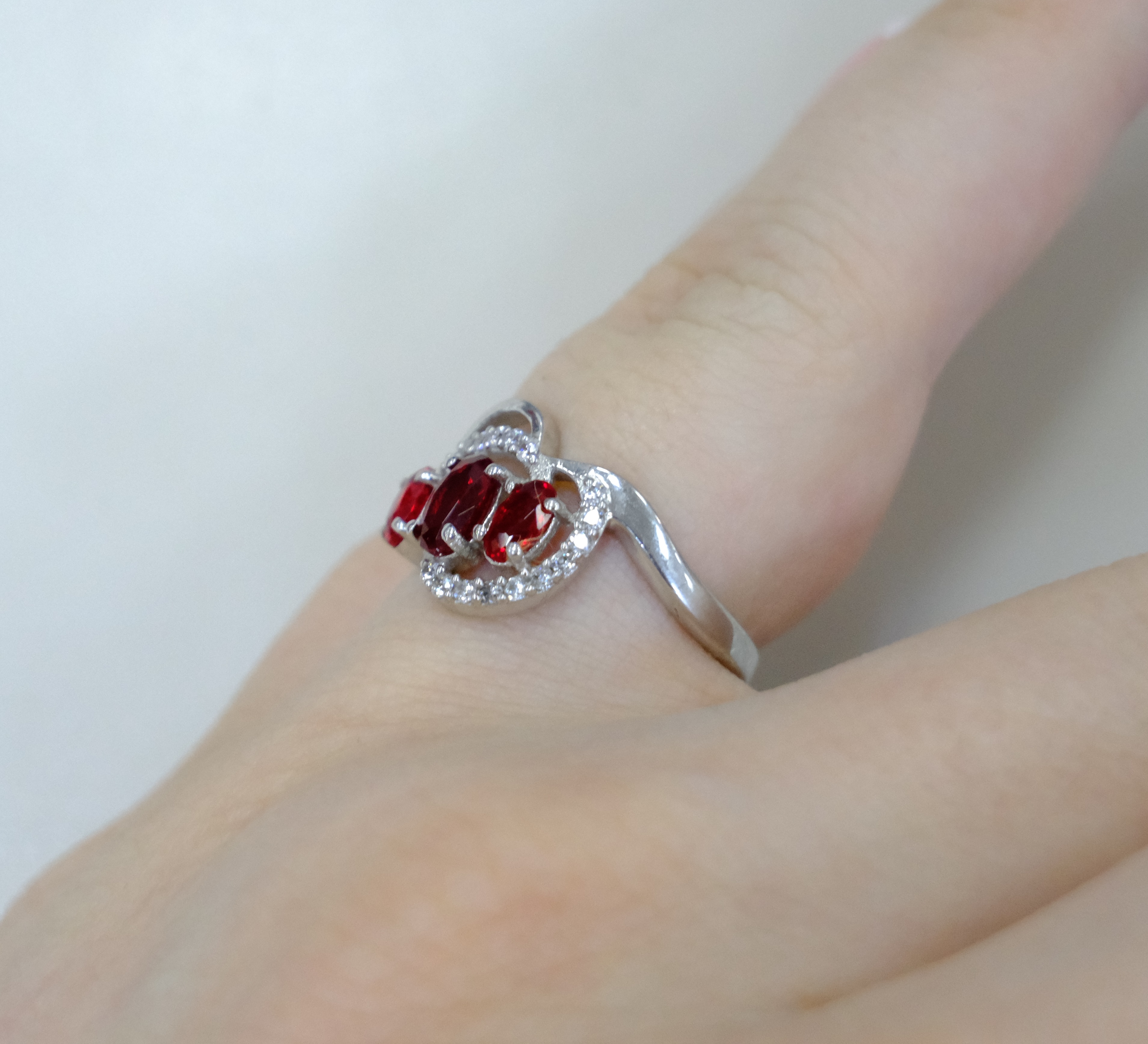 Серебряное кольцо с рубинами
